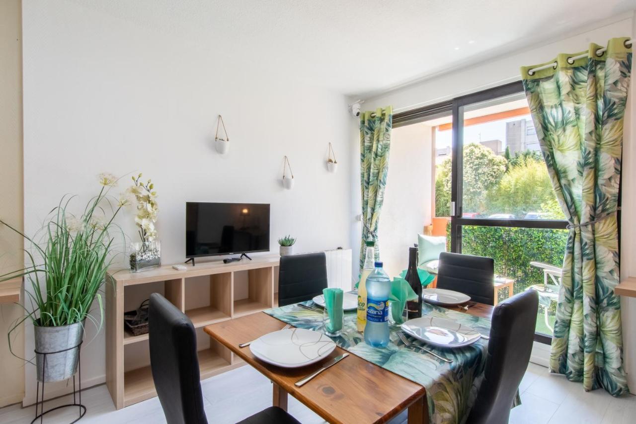 Appartement Les Flamants Roses - Studio Avec Balcon à Nîmes Extérieur photo
