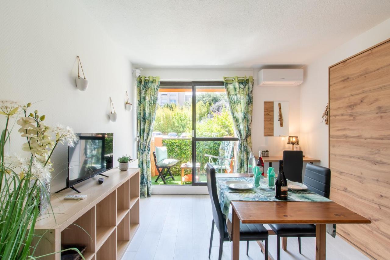 Appartement Les Flamants Roses - Studio Avec Balcon à Nîmes Extérieur photo