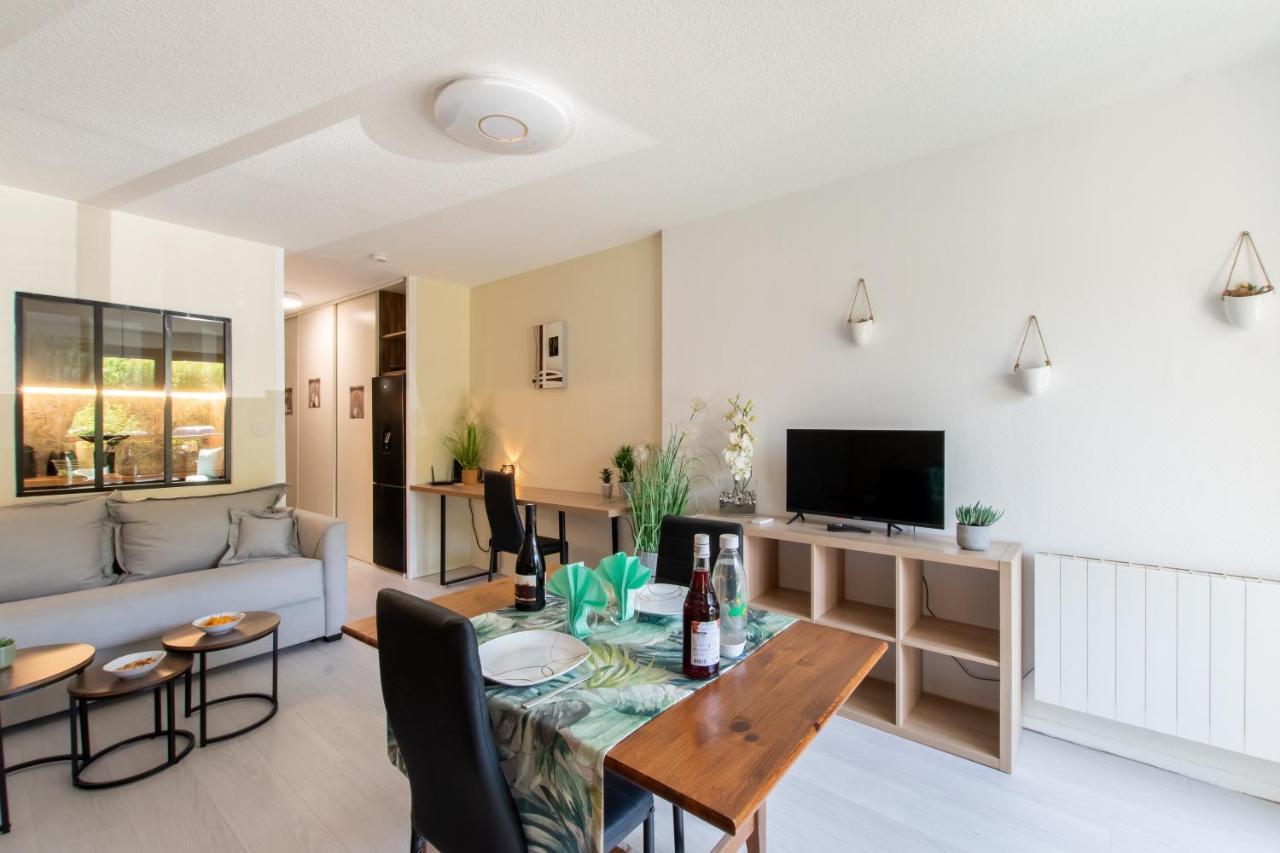 Appartement Les Flamants Roses - Studio Avec Balcon à Nîmes Extérieur photo